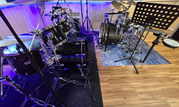 2 drum sets facing each other
